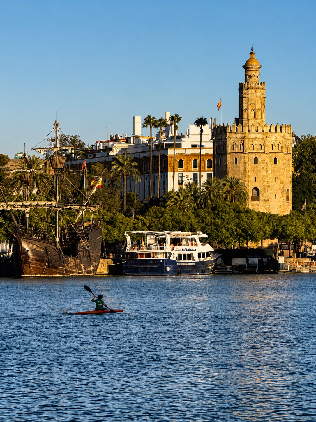 La Torre del Oro sobre el Guadalquivir desde Triana